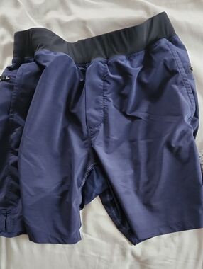 Fabletics shorts men’s medium blue black VGUC